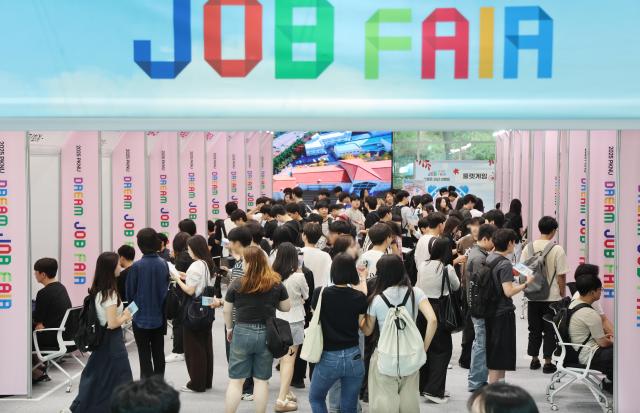 韩国求职者下半年就业挑战加剧 超六成大企业无计划或未确定