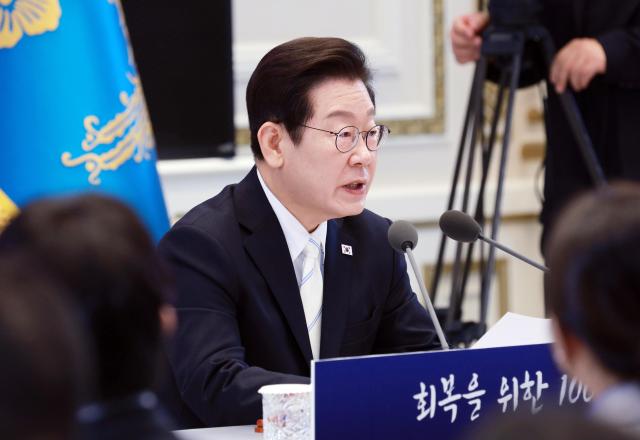 이재명 대통령이 11일 청와대 영빈관에서 회복을 위한 100일 미래를 위한 성장을 주제로 취임 100일 기자회견을 하고 있다사진연합뉴스
