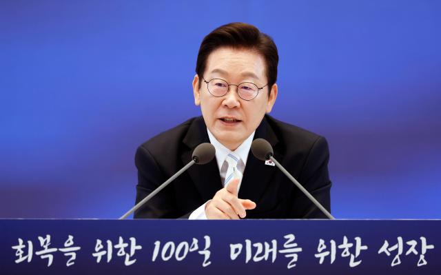 이재명 대통령이 11일 청와대 영빈관에서 열린 취임 100일 기자회견 회복을 위한 100일 미래를 위한 성장에서 발언하고 있다 사진대통령실통신사진기자단