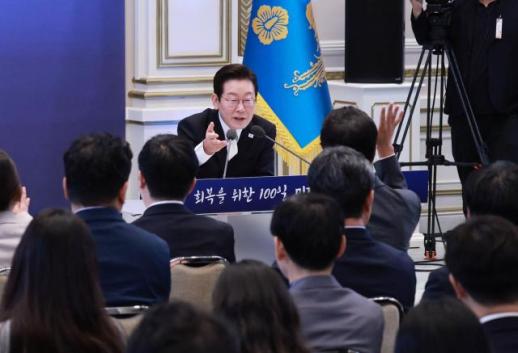 李 주식시장 심리로 움직여…양도세 10억 고집할 필요 없어