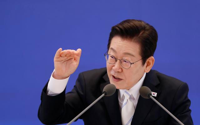 이재명 대통령이 11일 청와대 영빈관에서 열린 취임 100일 기자회견에서 코스피 관련 발언을 하고 있다 사진대통령실통신사진기자단