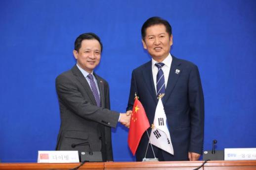 共同民主党党首郑清来会见中国驻韩大使戴兵