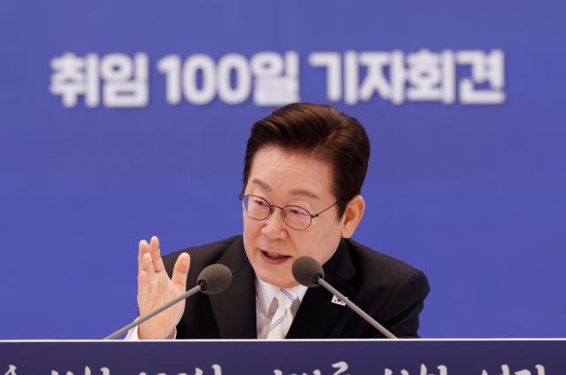 이재명 대통령이 11일 청와대 영빈관에서 열린 취임 100일 기자회견에서 발언하고 있다 사진연합뉴스