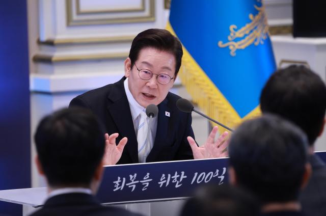 이재명 대통령이 11일 청와대 영빈관에서 열린 취임 100일 기자회견 회복을 위한 100일 미래를 위한 성장에서 발언하고 있다사진연합뉴스