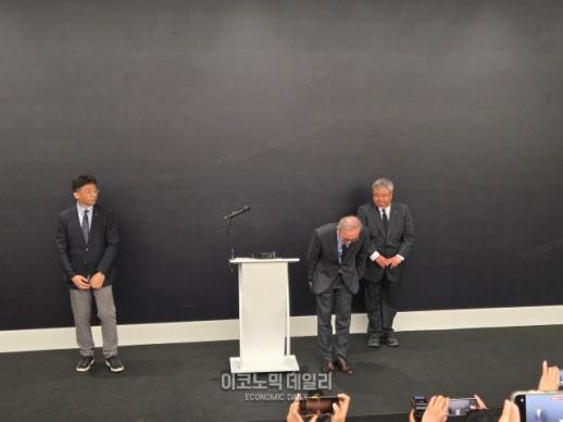 머리 숙여 사과…김영섭 KT 대표, 결국 고개 숙였다…5561명 정보 털렸나