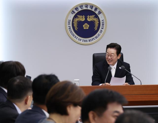 이재명 대통령이 11일 용산 대통령실에서 열린 수석보좌관회의에서 발언하고 있다사진연합뉴스