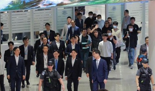 [포토] 한국 도착한 美 조지아주 구금 한국인 근로자들