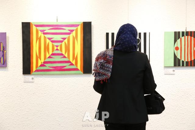 A visitor views an artwork at the exhibition AJP Yoo Na-hyun
