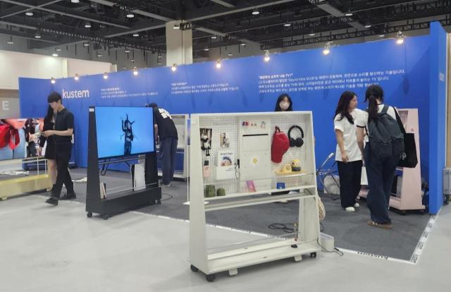 12일 서울 강서구 코엑스마곡에서 열리는 마곡리빙디자인페어의 커스템 부스