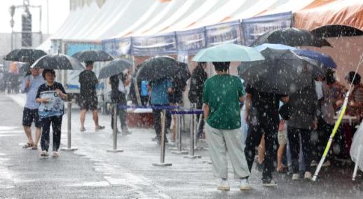 Heavy autumn rain brings relief to drought-stricken South Korea
