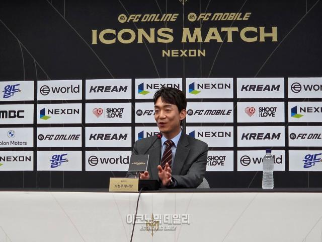 미디어데이 인터뷰에 답변하는 박정무 넥슨 부사장 사진선재관 기자