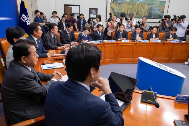 김병기 더불어민주당 원내대표가 12일 국회에서 열린 최고위원회의에서 발언하고 있다 사진연합뉴스