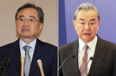 조현 외교부 장관, 방중서 왕이와 회담...시진핑 APEC 방한 등 논의