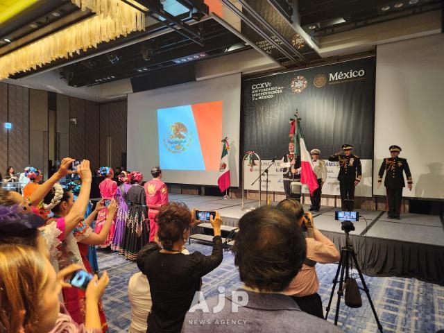 Mexican Ambassador Carlos Peñafiel Soto holds up the national flag during the Grito de Independencia ceremony at the 215th Independence Day reception in Seoul on September 12 AJP Park Sae-jin