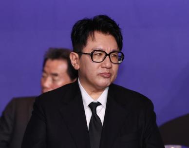 K팝 거물의 추락…방시혁, 1900억 부당이득 혐의 의혹 15일 피의자 신분 소환