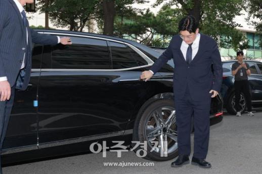 [포토] 금융범죄수사대 도착한 방시혁 하이브 의장