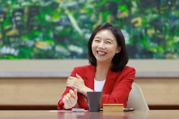 풍부한 경험과 현장 중심의 의정활동으로 주목받고 있는 최호정 서울시의회 의장은 현장의 다양한 목소리를 직접 듣고 이를 제도로 연결하는 가교 역할에 집중하고 있다 사진유대길 기자