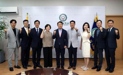 이동현 평택대 총장 북한의 위협적인 행보가 우리 안보에 큰 부담이 되고 있다