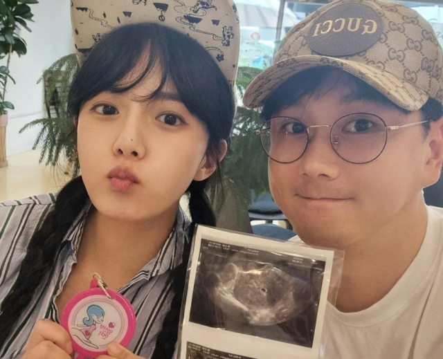 강은비왼쪽와 변준필 사진강은비 SNS