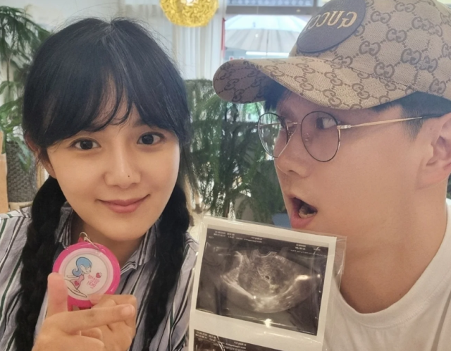 강은비왼쪽와 변준필 사진강은비 SNS