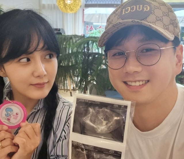 강은비왼쪽와 변준필 사진강은비 SNS