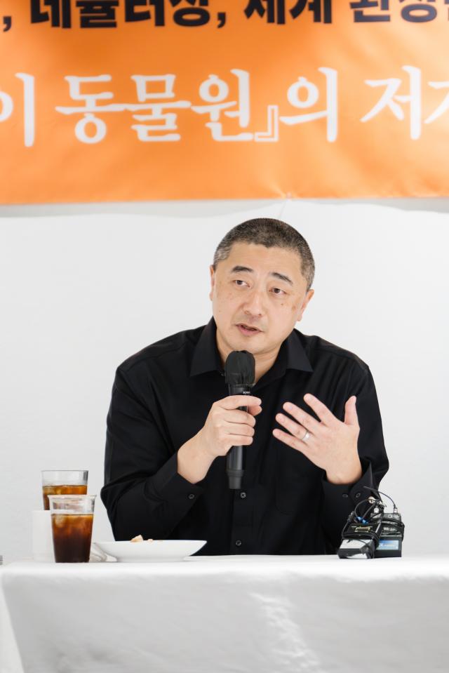 켄 리우 사진황금가지