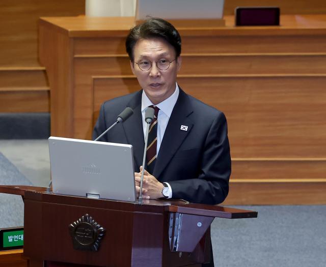 김민석 국무총리가 15일 국회 본회의장에서 열린 대정부 질문에 참석해 질문에 답하고 있다 사진연합뉴스