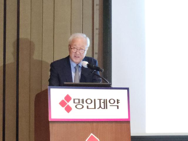 15일 서울 여의도에서 열린 기자간담회에서 이행명 명인제약 대표가 인사말을 하고 있다 사진류소현 기자