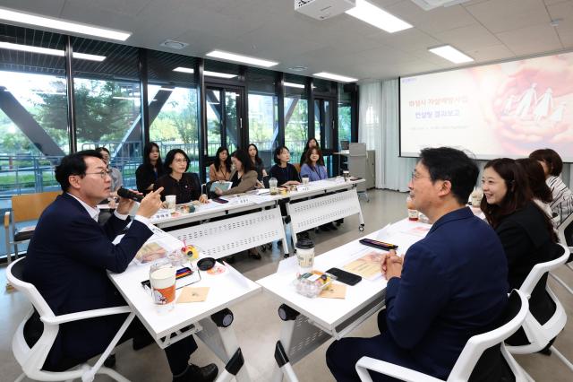 정명근 화성특례시장이 자살예방사업 컨설팅 결과보고회에서 당부발언을 하고 있다 사진화성시