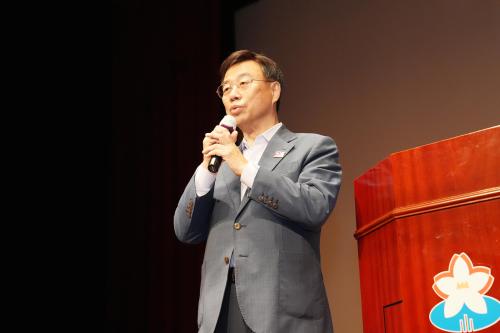 신상진 성남시장이 기념사를 하고 있다사진성남시