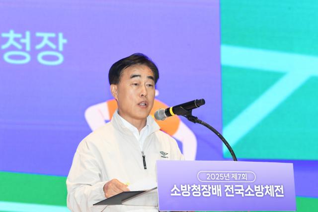 허석곤 소방청장이 9일 광주 서구 김대중컨벤션센터에서 열린 제7회 소방청장배 전국소방체전에서 대회사를 하고 있다. [사진=소방청]
