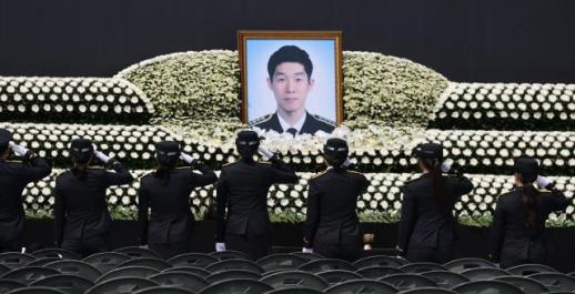 【亚洲人之声】人性光辉跨越国界 民间善举打破隔阂