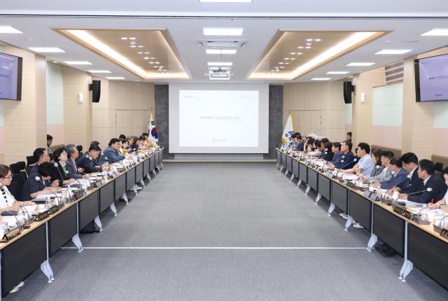삼척시가 시청 상황실에서 2026년도 주요 업무 보고회를 개최하고 있다 삼척시