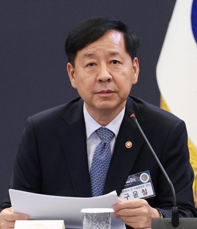 구윤철 경제부총리가 15일 서울 성북구 한국과학기술연구원KIST에서 열린 제1차 핵심규제 합리화 전략회의에서 규제 합리화 방향에 대해 발표하고 있다사진대통령실통신사진기자단