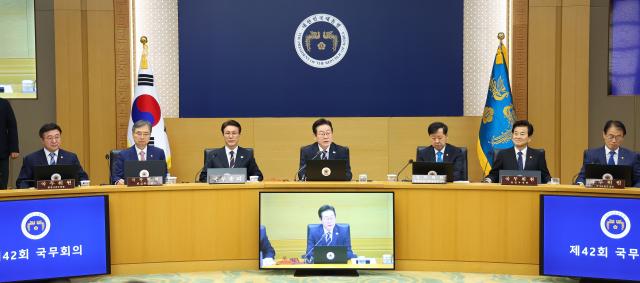 이재명 대통령이 16일 정부세종청사에서 제42회 국무회의를 주재하고 있다 사진연합뉴스