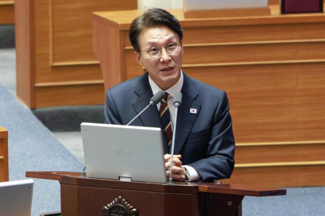 김민석 국무총리가 15일 오후 서울 여의도 국회 본회의장에서 열린 대정부질문에 참석해 곽규택 국민의힘 의원의 질문에 답하고 있다 사진유대길 기자 dbeorlf123ajunewscom