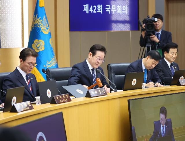 이재명 대통령이 9월 16일 정부세종청사에서 열린 제42회 국무회의 개회 선언을 하고 있다 사진연합뉴스