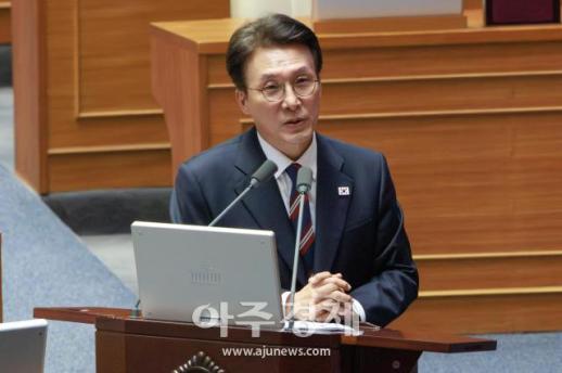 [포토] 대정부질문 답변하는 ​​​​​​​김민석 국무총리