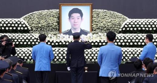 中 외교부, 중국인 구하다 숨진 故이재석 경사 애도