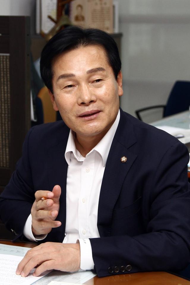 주철현 더불어민주당 전남도당은 오는 19일과 27일 권역별 순회 형식의 2025 민주당 전남도당 토크콘서트가칭 1년을 돌아보며를 개최한다고 16일 밝혔다 사진독자제공