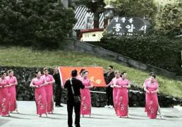 제주 성산일출봉서 중국 여성들 단체 춤…누리꾼 시끌
