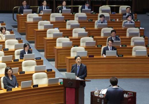 與 배당소득 완화·신중한 부동산 정책 vs 野 노란봉투법, 반기업적 법안