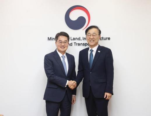 김동연, 김윤덕 장관 만나 4대 현안 협력 요청