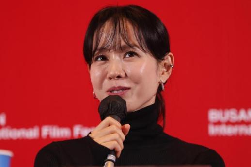 [30th BIFF] 어쩔수가없다 손예진 7년 만에 스크린 복귀…개막작 영광