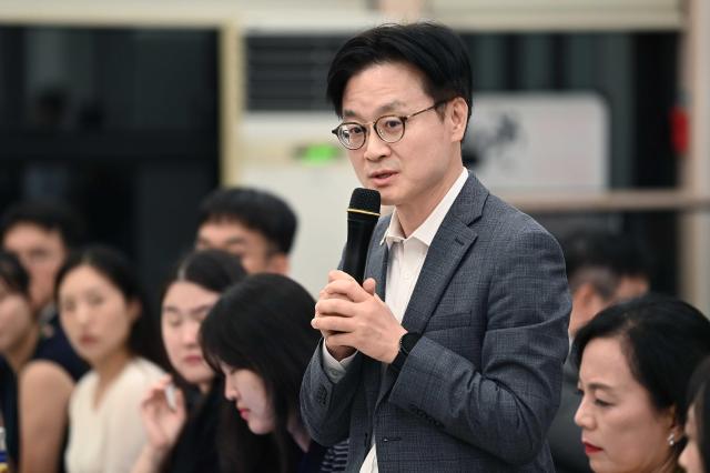 김정관 산업통상자원부 장관이 지난 16일 세종에서 열린 기자간담회에서 발언하고 있다 사진산업통상자원부