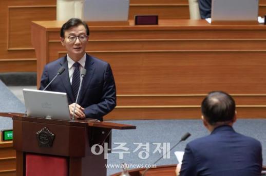 [포토] 대정부질문 답변하는 전재수 해수부 장관