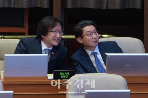 [포토] 경제분야 대정부질문 참석한 주병기·이억원