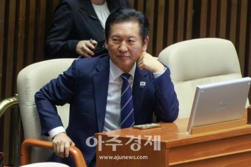[포토] 경제분야 대정부질문 참석한 ​​​​​​​정청래 대표