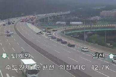 [2보] 수도권제1순환고속도로 호원IC서 25t 트럭 전도…출근길 극심한 정체
