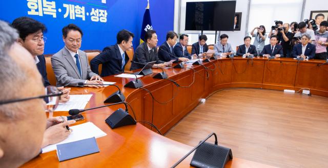 더불어민주당 김병기 원내대표가 18일 국회에서 열린 정책조정회의에서 발언하고 있다사진연합뉴스